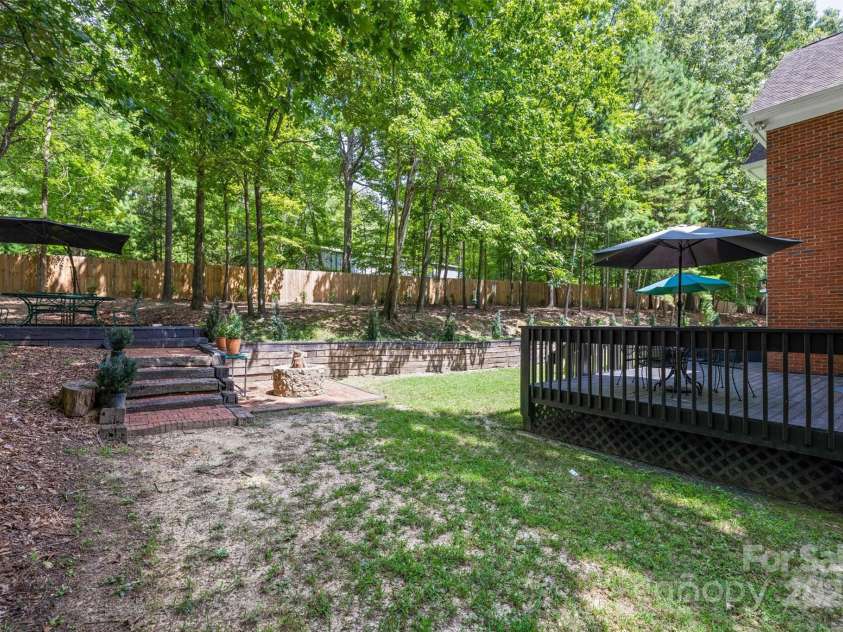 605 Giles Court, Matthews, NC 28105.  MLS# CAR4283220, YatesRealty ID 30099. 