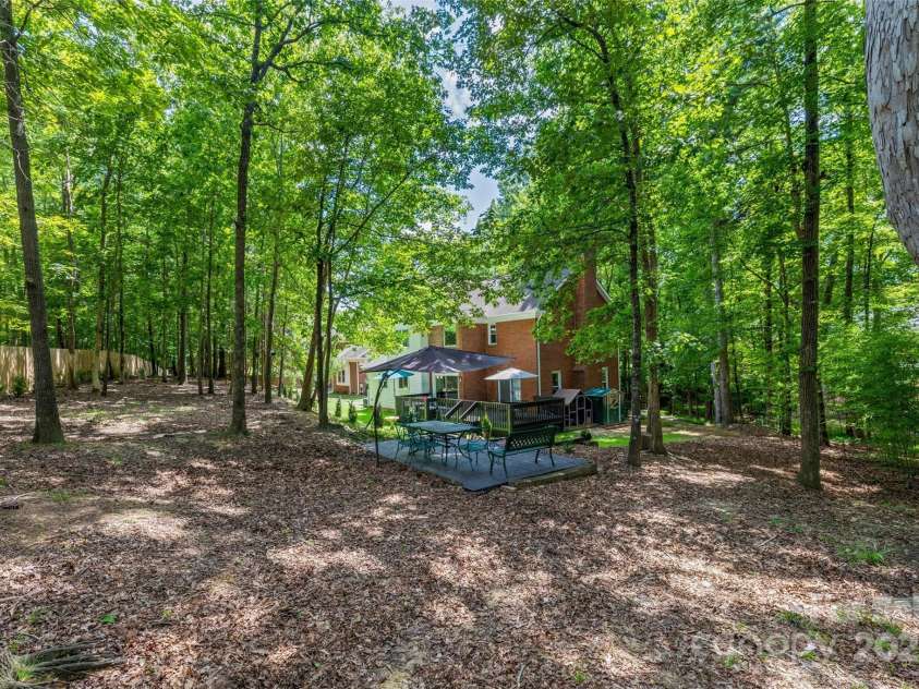 605 Giles Court, Matthews, NC 28105.  MLS# CAR4283220, YatesRealty ID 30099. 