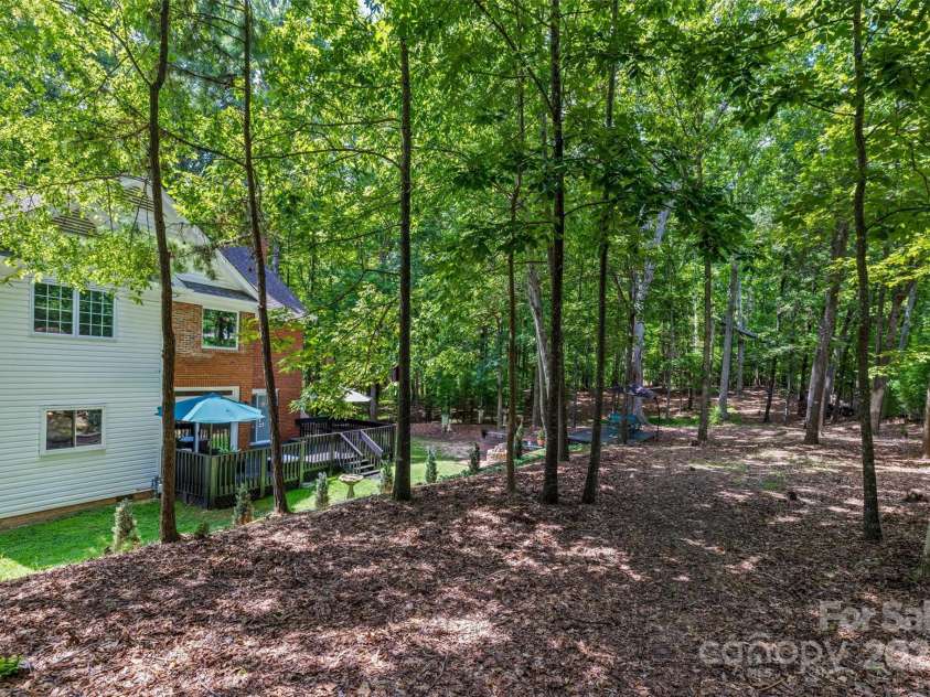 605 Giles Court, Matthews, NC 28105.  MLS# CAR4283220, YatesRealty ID 30099. 