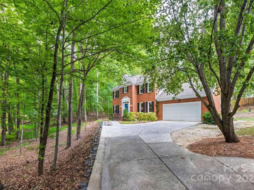 605 Giles Court, Matthews, NC 28105.  MLS# CAR4283220, YatesRealty ID 30099. 