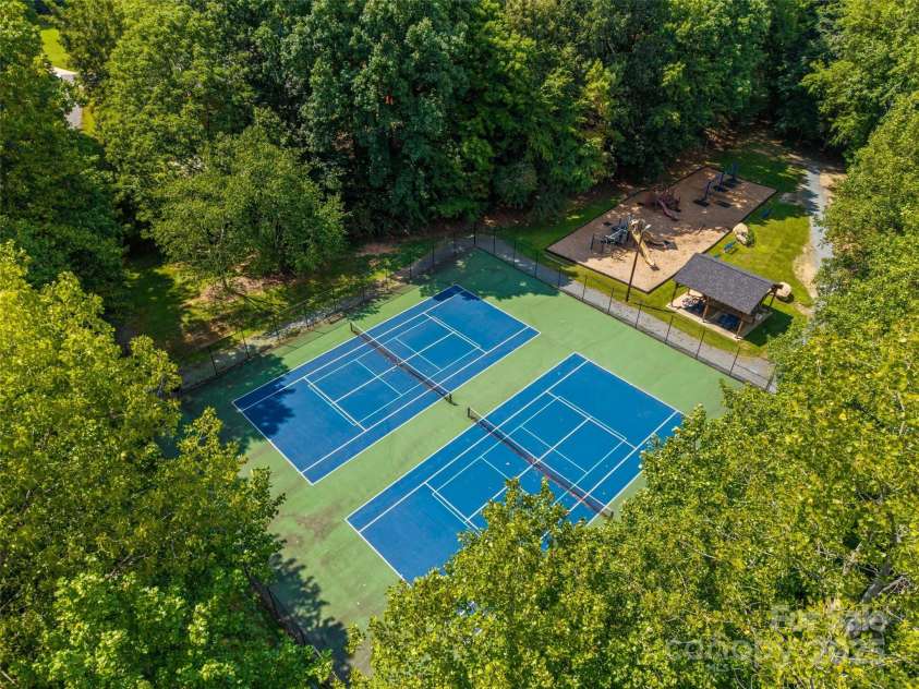 605 Giles Court, Matthews, NC 28105.  MLS# CAR4283220, YatesRealty ID 30099. 