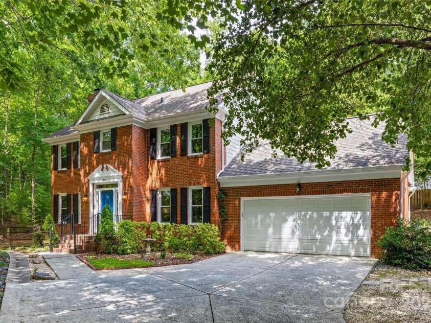 605 Giles Court, Matthews, NC 28105.  MLS# CAR4283220, YatesRealty ID 30099. 
