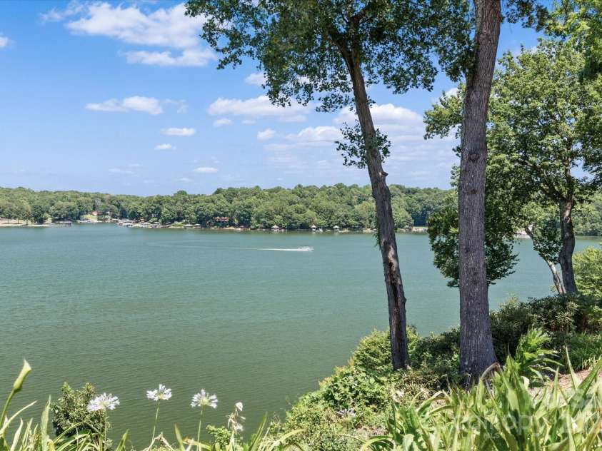 1122 Astoria Parkway, Catawba, NC 28609.  MLS# CAR4285552, YatesRealty ID 301. 