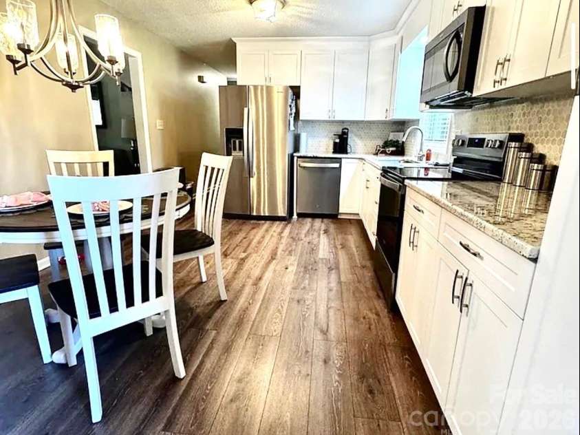 4722 Chapel Road, Maiden, NC 28650.  MLS# CAR4299044, YatesRealty ID 3010. Gorgeous Kitchen