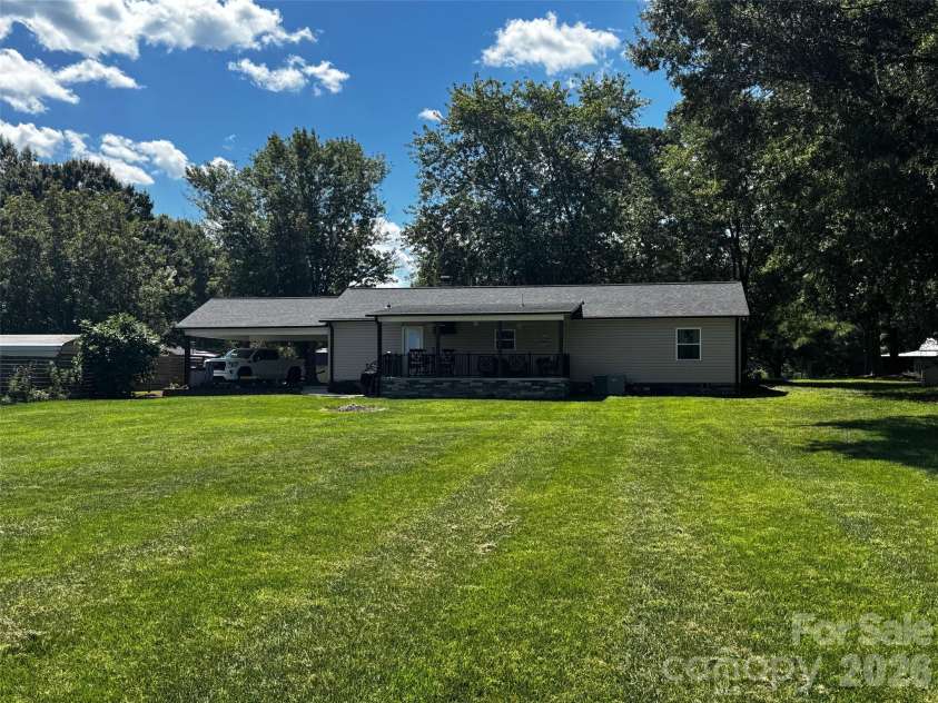 4722 Chapel Road, Maiden, NC 28650.  MLS# CAR4299044, YatesRealty ID 3010. Immaculate private backyard