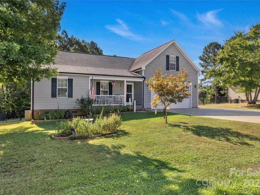 5108 Sawbill Lane, Gastonia, NC 28052.  MLS# CAR4285417, YatesRealty ID 30100. 