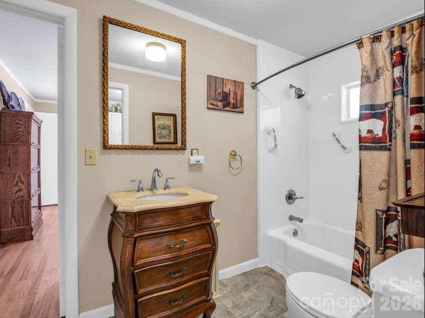 10 Deer Run Lane, Columbus, NC 28722.  MLS# CAR4392486, YatesRealty ID 30101. Guest bathroom with tub shower