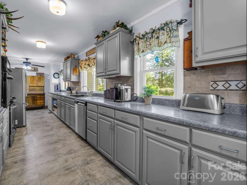 10 Deer Run Lane, Columbus, NC 28722.  MLS# CAR4392486, YatesRealty ID 30101. Plenty of cabinets