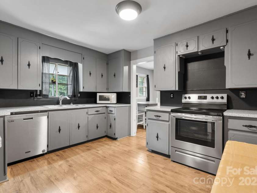 1660 High Meadow Lane, Newton, NC 28658.  MLS# CAR4287033, YatesRealty ID 30101. 