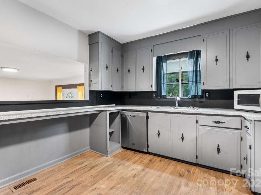 1660 High Meadow Lane, Newton, NC 28658.  MLS# CAR4287033, YatesRealty ID 30101. 