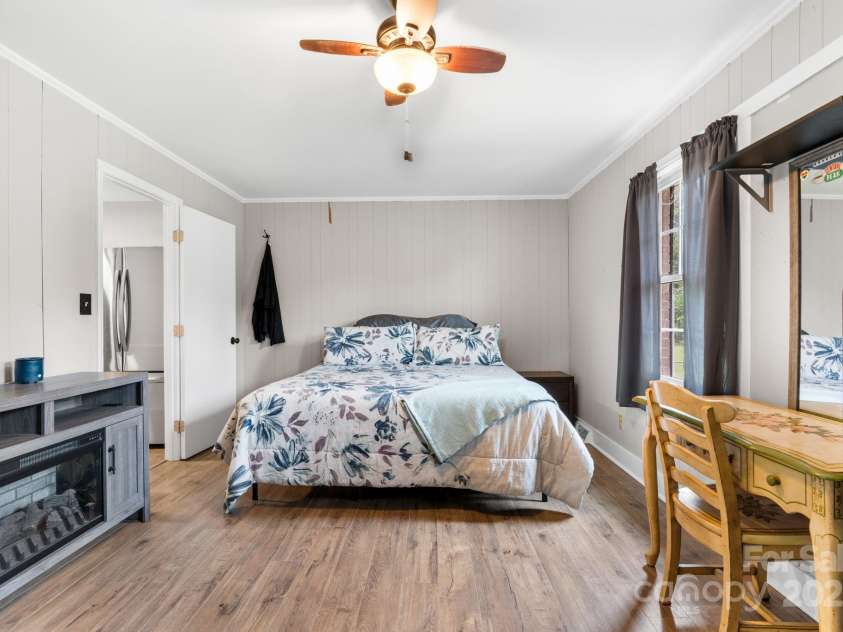 1660 High Meadow Lane, Newton, NC 28658.  MLS# CAR4287033, YatesRealty ID 30101. 