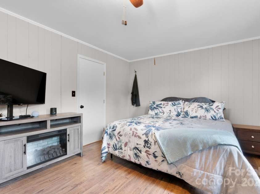 1660 High Meadow Lane, Newton, NC 28658.  MLS# CAR4287033, YatesRealty ID 30101. 