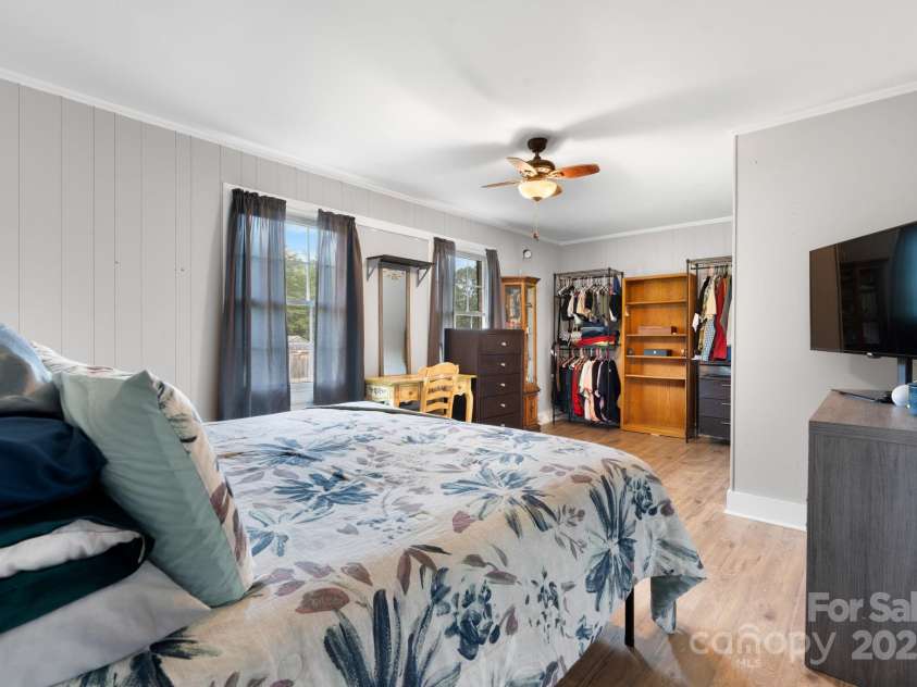 1660 High Meadow Lane, Newton, NC 28658.  MLS# CAR4287033, YatesRealty ID 30101. 