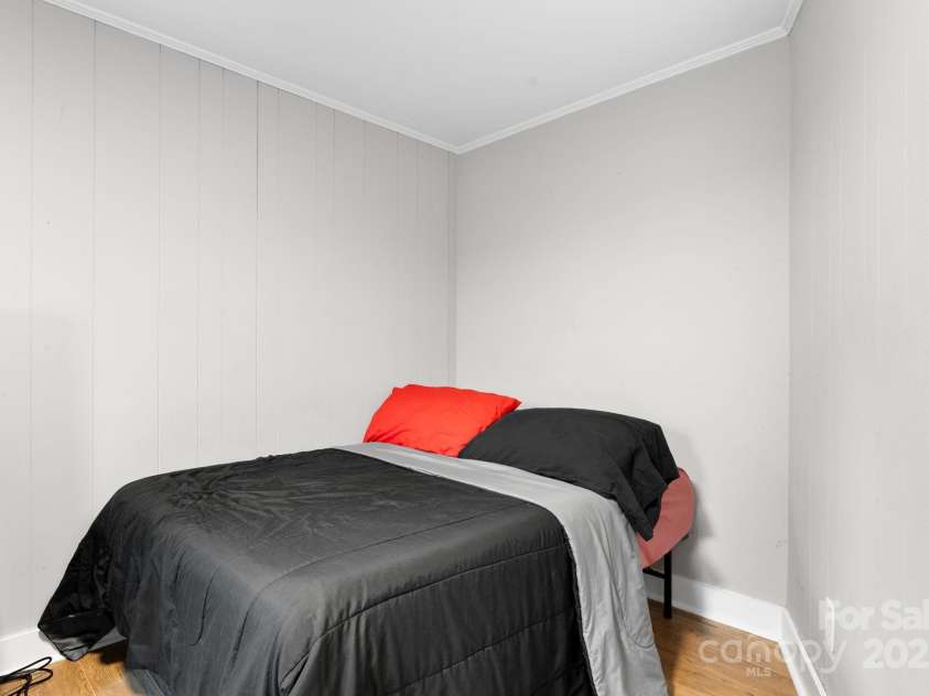 1660 High Meadow Lane, Newton, NC 28658.  MLS# CAR4287033, YatesRealty ID 30101. 