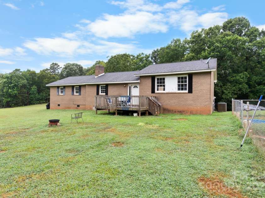 1660 High Meadow Lane, Newton, NC 28658.  MLS# CAR4287033, YatesRealty ID 30101. 
