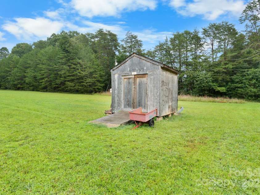 1660 High Meadow Lane, Newton, NC 28658.  MLS# CAR4287033, YatesRealty ID 30101. 