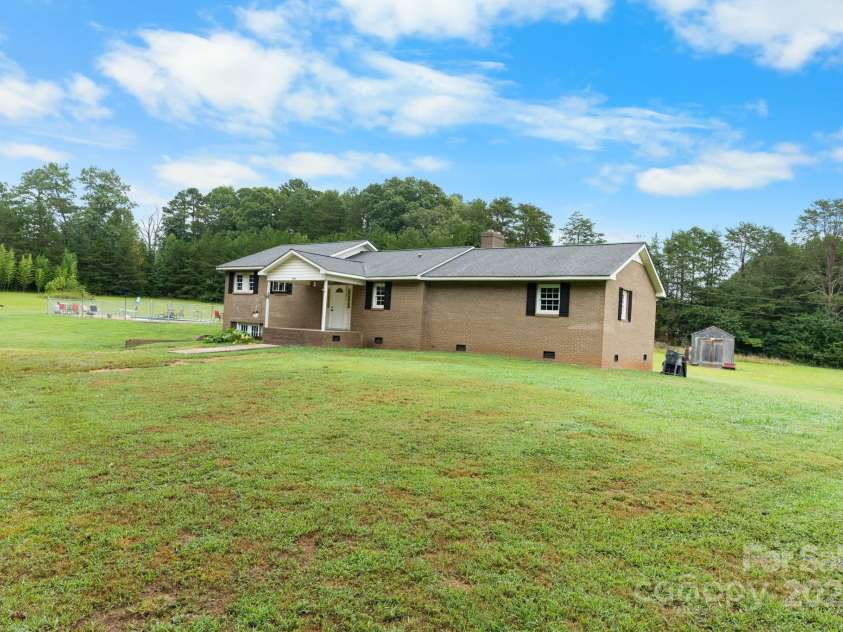 1660 High Meadow Lane, Newton, NC 28658.  MLS# CAR4287033, YatesRealty ID 30101. 
