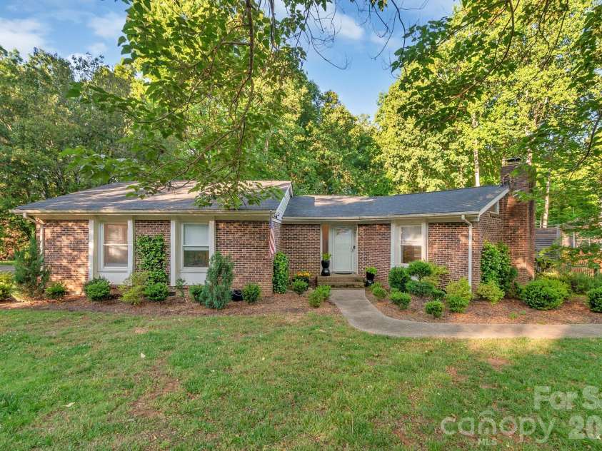 10112 Withers Road, Charlotte, NC 28278.  MLS# CAR4392504, YatesRealty ID 30102. 