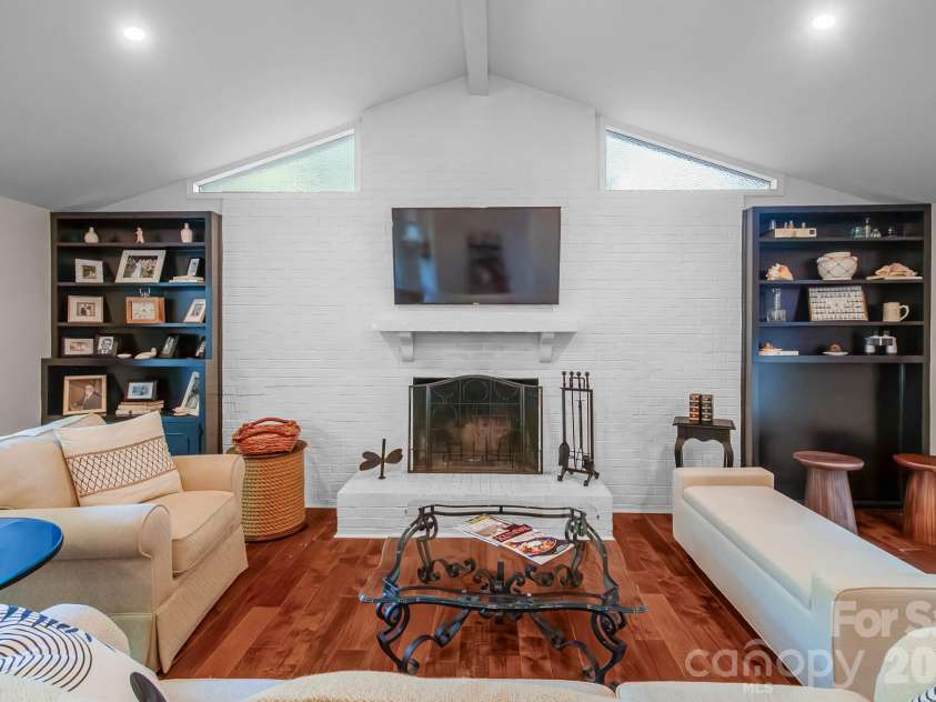 10112 Withers Road, Charlotte, NC 28278.  MLS# CAR4392504, YatesRealty ID 30102. 