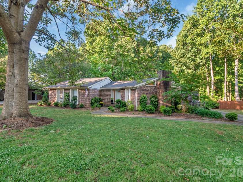 10112 Withers Road, Charlotte, NC 28278.  MLS# CAR4392504, YatesRealty ID 30102. 