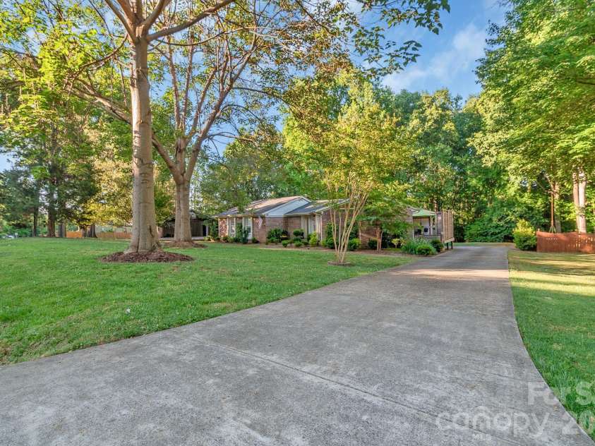 10112 Withers Road, Charlotte, NC 28278.  MLS# CAR4392504, YatesRealty ID 30102. 