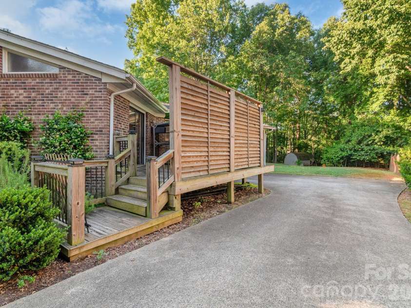 10112 Withers Road, Charlotte, NC 28278.  MLS# CAR4392504, YatesRealty ID 30102. 