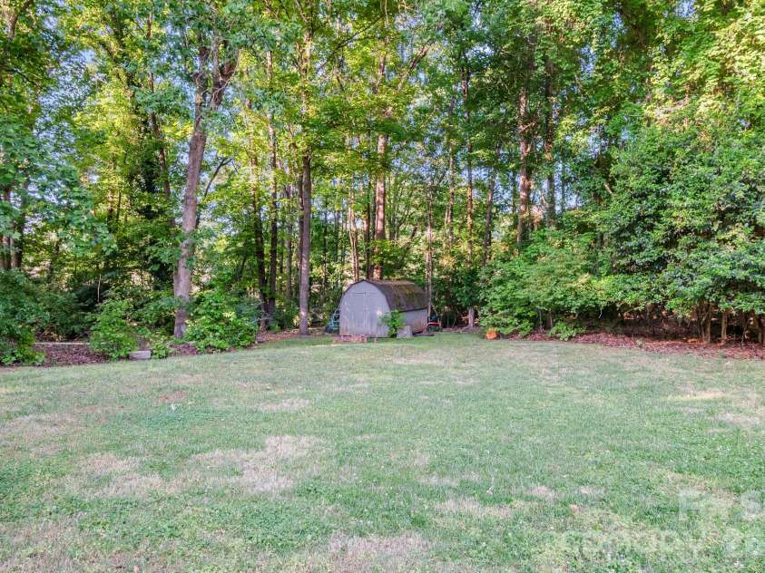 10112 Withers Road, Charlotte, NC 28278.  MLS# CAR4392504, YatesRealty ID 30102. 