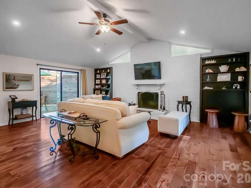 10112 Withers Road, Charlotte, NC 28278.  MLS# CAR4392504, YatesRealty ID 30102. 