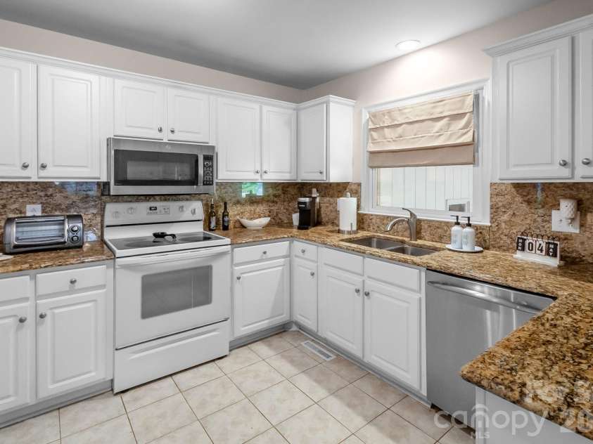 10112 Withers Road, Charlotte, NC 28278.  MLS# CAR4392504, YatesRealty ID 30102. 