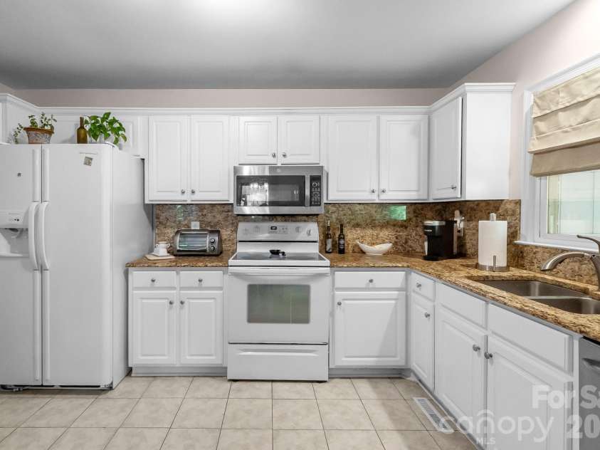10112 Withers Road, Charlotte, NC 28278.  MLS# CAR4392504, YatesRealty ID 30102. 