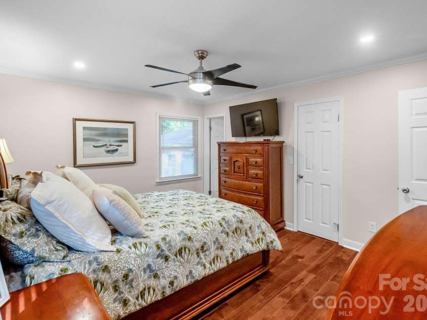 10112 Withers Road, Charlotte, NC 28278.  MLS# CAR4392504, YatesRealty ID 30102. 
