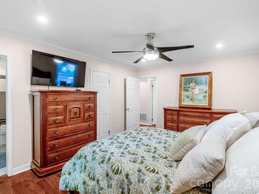 10112 Withers Road, Charlotte, NC 28278.  MLS# CAR4392504, YatesRealty ID 30102. 