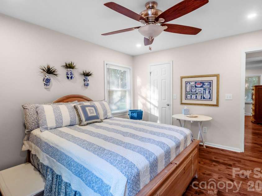 10112 Withers Road, Charlotte, NC 28278.  MLS# CAR4392504, YatesRealty ID 30102. 