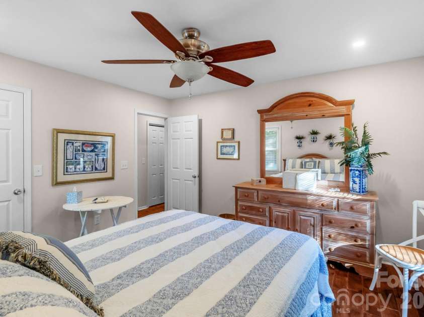 10112 Withers Road, Charlotte, NC 28278.  MLS# CAR4392504, YatesRealty ID 30102. 