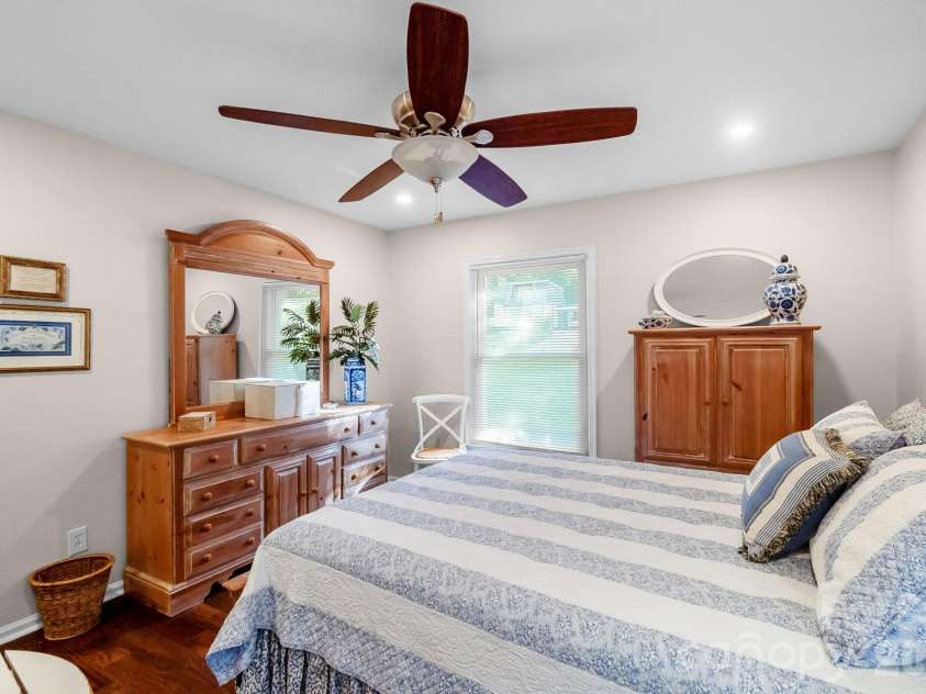 10112 Withers Road, Charlotte, NC 28278.  MLS# CAR4392504, YatesRealty ID 30102. 