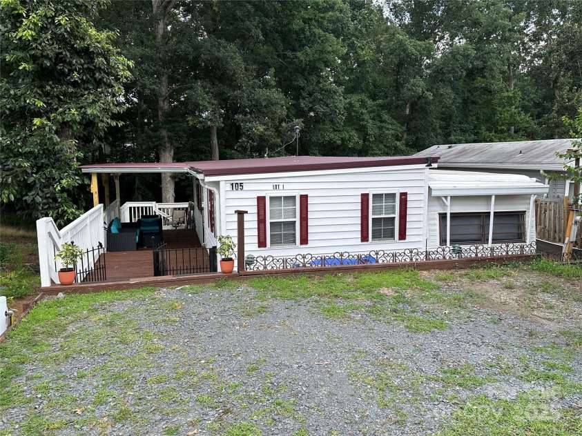 105 Marina Lane, New London, NC 28127.  MLS# CAR4276987, YatesRealty ID 30102. 