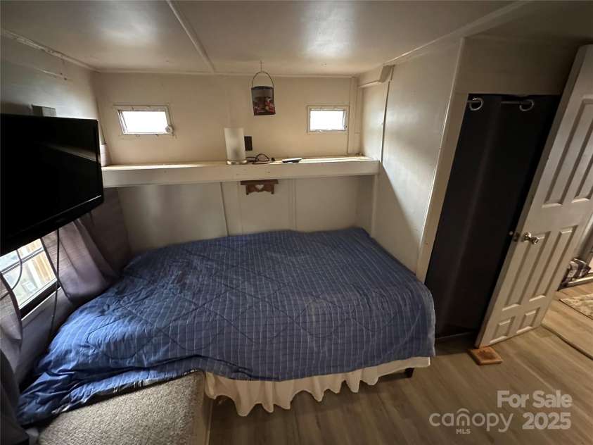 105 Marina Lane, New London, NC 28127.  MLS# CAR4276987, YatesRealty ID 30102. 