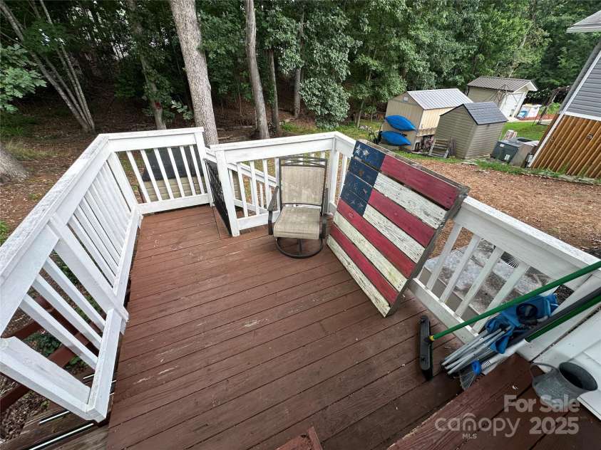 105 Marina Lane, New London, NC 28127.  MLS# CAR4276987, YatesRealty ID 30102. 