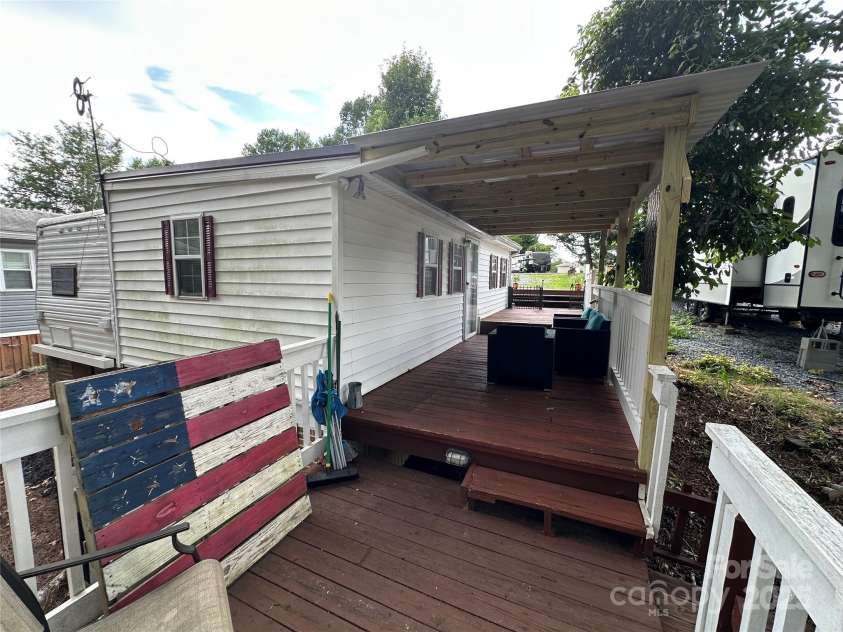 105 Marina Lane, New London, NC 28127.  MLS# CAR4276987, YatesRealty ID 30102. 