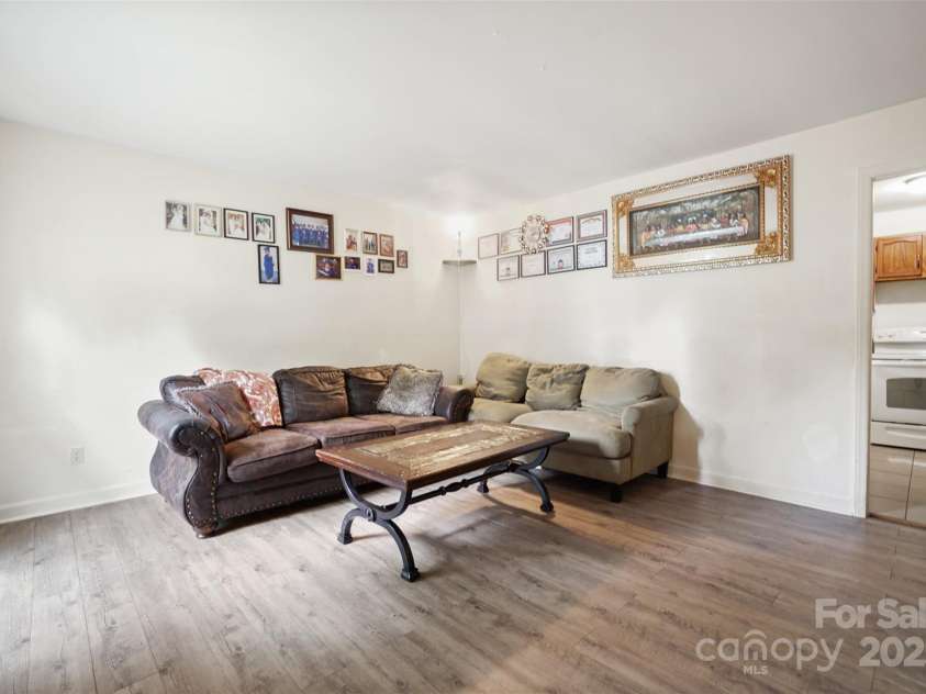 924 Carrington Drive, Charlotte, NC 28214.  MLS# CAR4268141, YatesRealty ID 30103. 