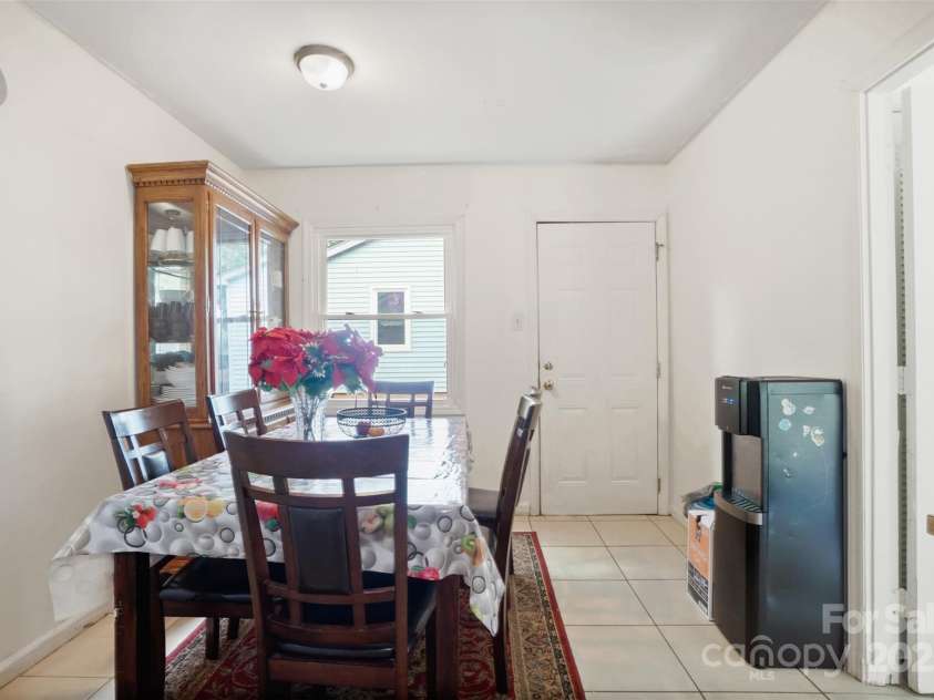 924 Carrington Drive, Charlotte, NC 28214.  MLS# CAR4268141, YatesRealty ID 30103. 