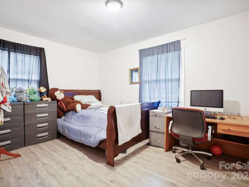 924 Carrington Drive, Charlotte, NC 28214.  MLS# CAR4268141, YatesRealty ID 30103. 