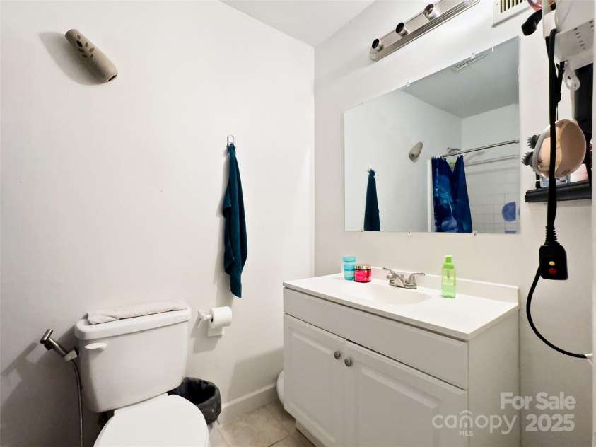 924 Carrington Drive, Charlotte, NC 28214.  MLS# CAR4268141, YatesRealty ID 30103. 