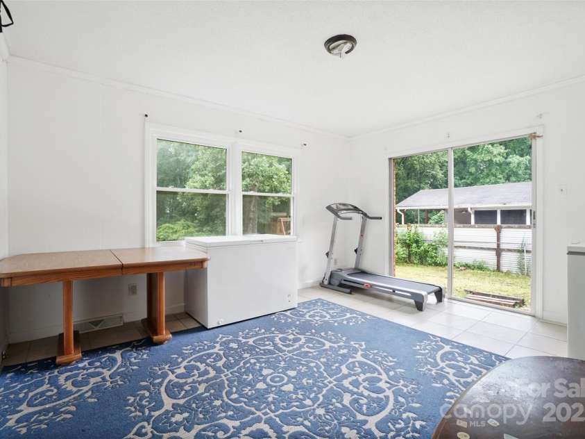 924 Carrington Drive, Charlotte, NC 28214.  MLS# CAR4268141, YatesRealty ID 30103. 