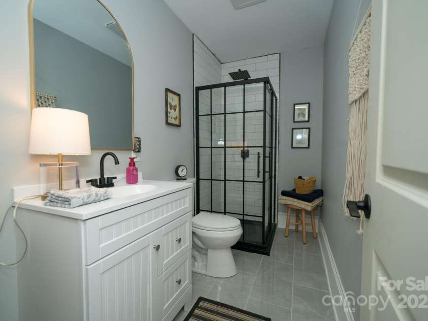 1712 Umstead Street, Charlotte, NC 28205.  MLS# CAR4274346, YatesRealty ID 30104. 2nd Bathroom