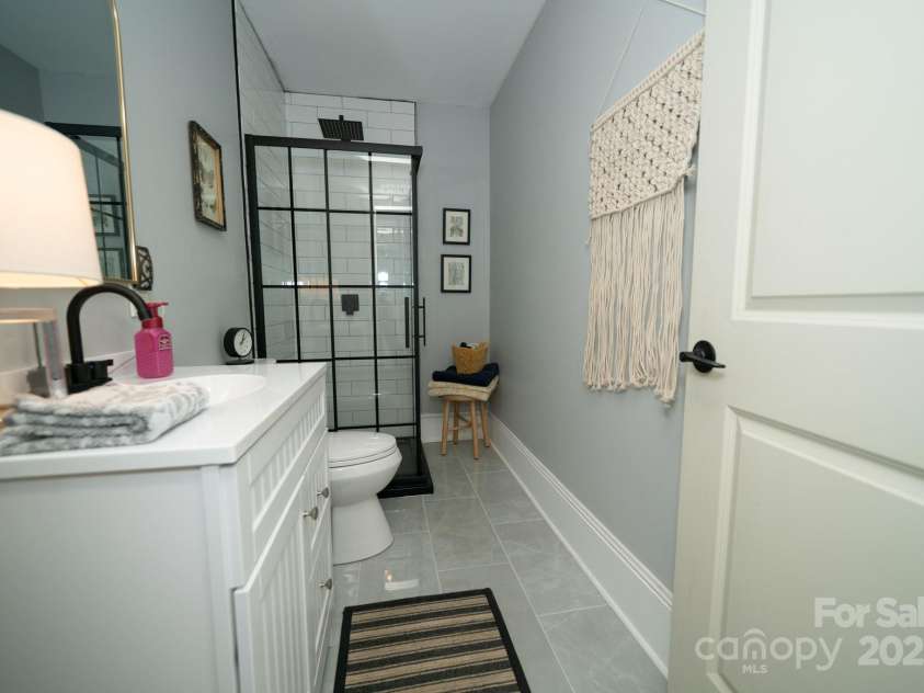 1712 Umstead Street, Charlotte, NC 28205.  MLS# CAR4274346, YatesRealty ID 30104. 2nd Bathroom