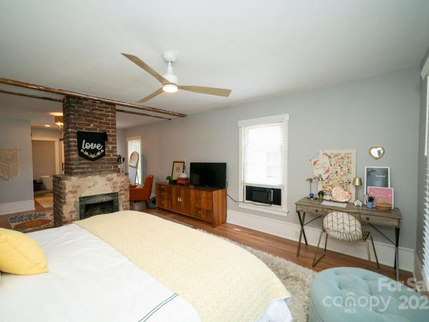 1712 Umstead Street, Charlotte, NC 28205.  MLS# CAR4274346, YatesRealty ID 30104. Current Primary Bedroom