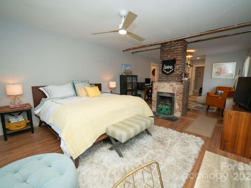 1712 Umstead Street, Charlotte, NC 28205.  MLS# CAR4274346, YatesRealty ID 30104. Current Primary Bedroom
