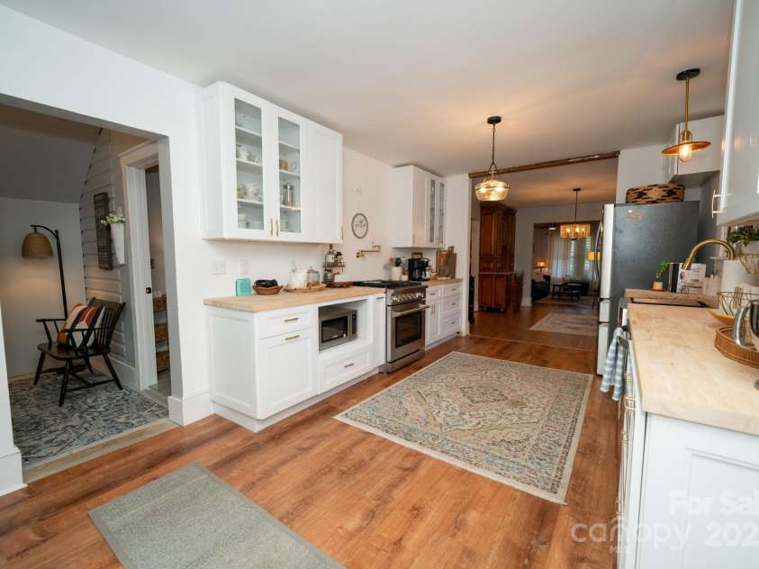 1712 Umstead Street, Charlotte, NC 28205.  MLS# CAR4274346, YatesRealty ID 30104. Kitchen