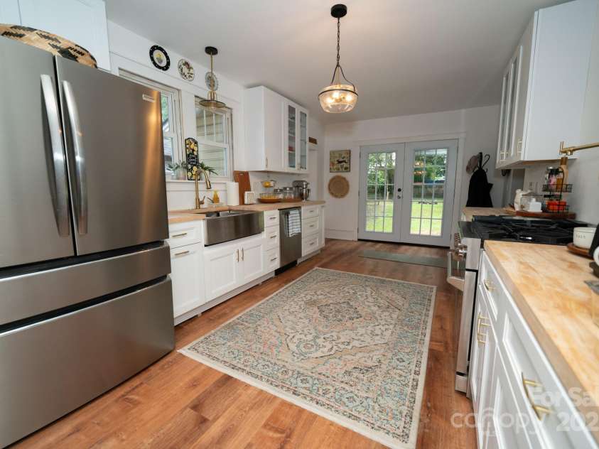 1712 Umstead Street, Charlotte, NC 28205.  MLS# CAR4274346, YatesRealty ID 30104. Kitchen